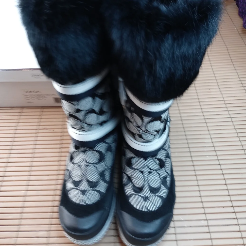 Coach 'Mariette' Womens Logo Canvas Quilted Rabbit Fur Trimmed Winter Boots. Sz_3